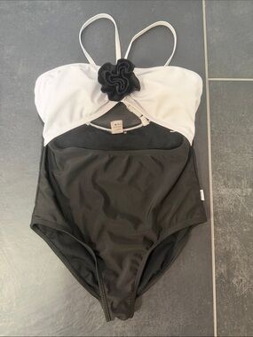 Limeapple girls rosette halter Black and White One-Piece Swimsuit size 12